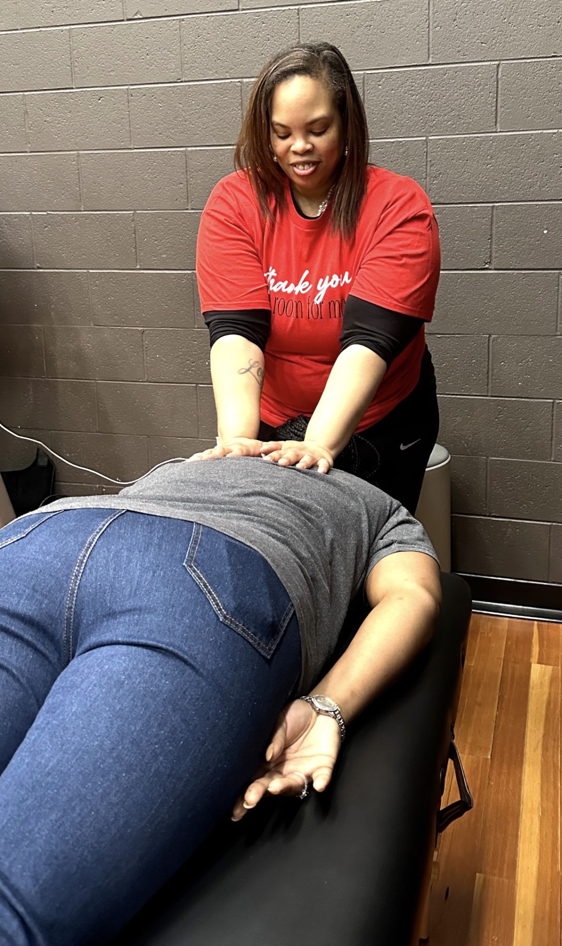 Nedra providing fully clothed table compressions at an event